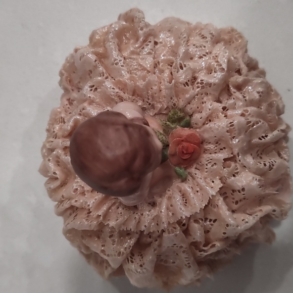 Antique Porcelain Figurine in pink lace dress 🩷 - Picture 4 of 5